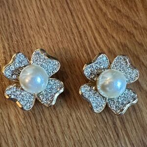 Kenneth Jay Lane (KJL) beautiful clip on earrings